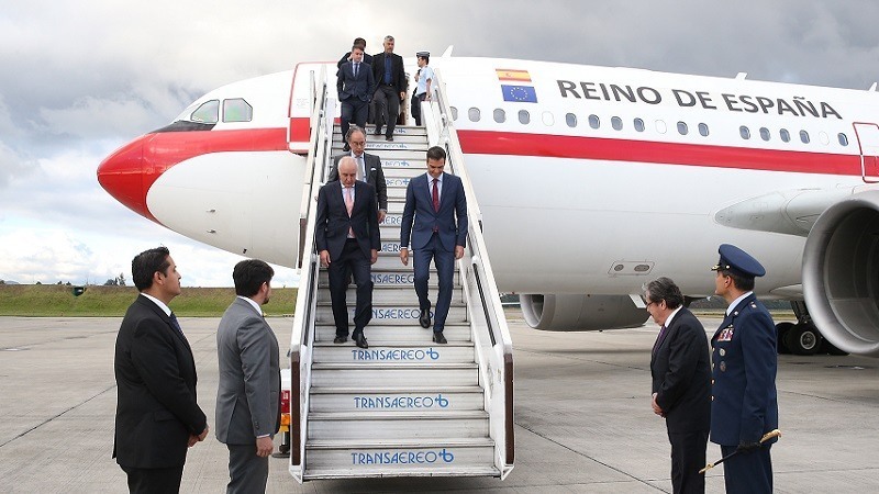 El presidente del Gobierno, Pedro Sanchez, a su llegada al aeropuerto internacional de Bogota (Colombia)