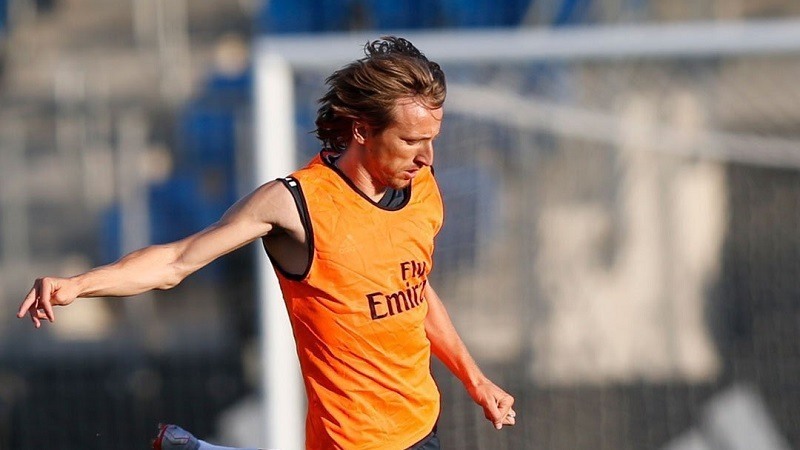 Luka Modric seguirá vistiendo la camiseta del Real Madrid después de acordar un aumento de sueldo