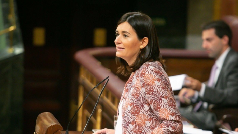 Carmen Montón dimite como ministra por el escándalo de su máster