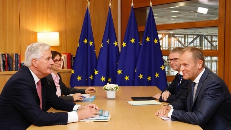 Michel Barnier y Donald Tusk en la reunion previa a la decisiva cumbre europea para el Brexit del 17 y 18 de octubre.