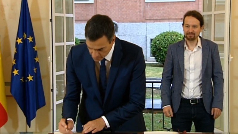 Sanchez e Iglesias pactan subir el salario minimo interprofesional a 900 euros