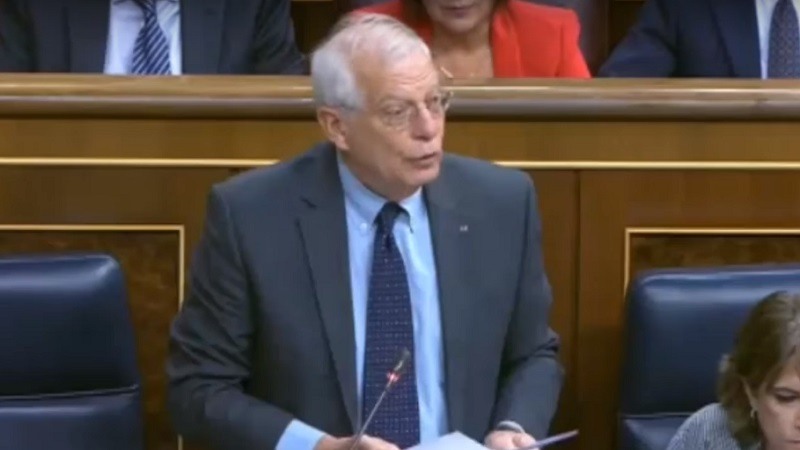 Josep Borrell afirma que no dimitirá por la sanción de la CNMV