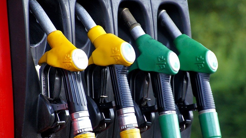 El Gobierno planea prohibir las matriculaciones de coches gasolina, diesel e hibridos a partir de 2040