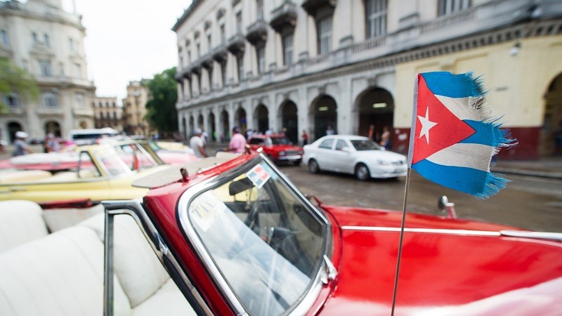Pedro Sanchez vista Cuba en viaje oficial