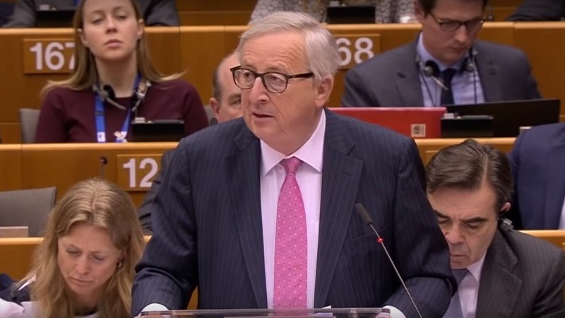 Juncker dibuja una línea roja el 12 de abril, fecha límite para el Brexit