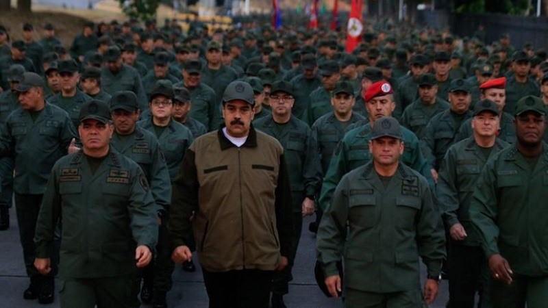 Maduro pide a las fuerzas armadas que derroten a “cualquier conspirador golpista”