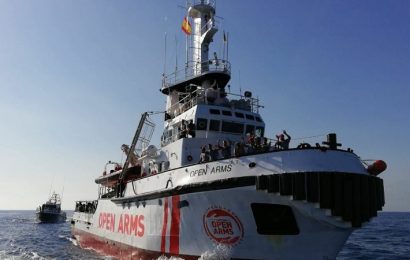 El Gobierno dice que “si el Open Arms estuviese en aguas españolas ya habría desembarcado”