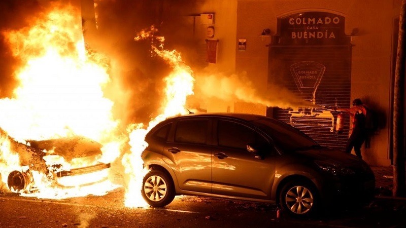 Tercera noche de violencia en Barcelona y Torra lo achaca a grupos “infiltrados”