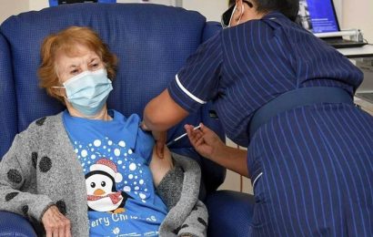 Margaret Keenan, de 90 años, es la primera persona vacunada en el Reino Unido