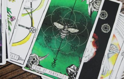 La revolución digital llega al mundo del esoterismo: ¿es fiable un tarot vía PayPal?