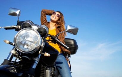 ¿Cuáles son los beneficios de alquilar una moto durante unas vacaciones en Madrid o Valencia?