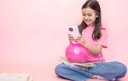 ¿A qué edad comprarle a tu hijo su primer móvil?