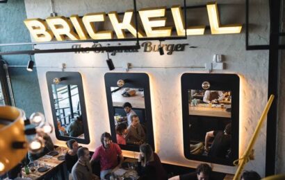 Brickell la hamburguesería que triunfa con sus margaritas y música en vivo