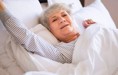 La importancia de las camas articuladas con barandillas para el cuidado de personas mayores