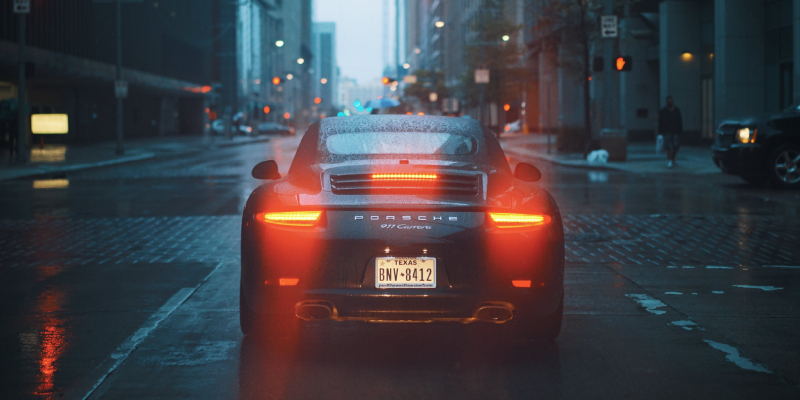 Coche en una ciudad