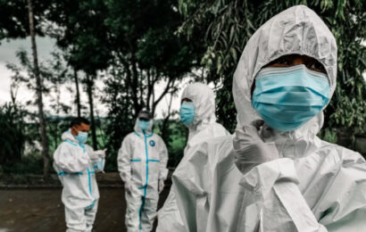 Asesinan a un enfermero que combatía el ébola en el Congo tras acusarlo de propagar el virus